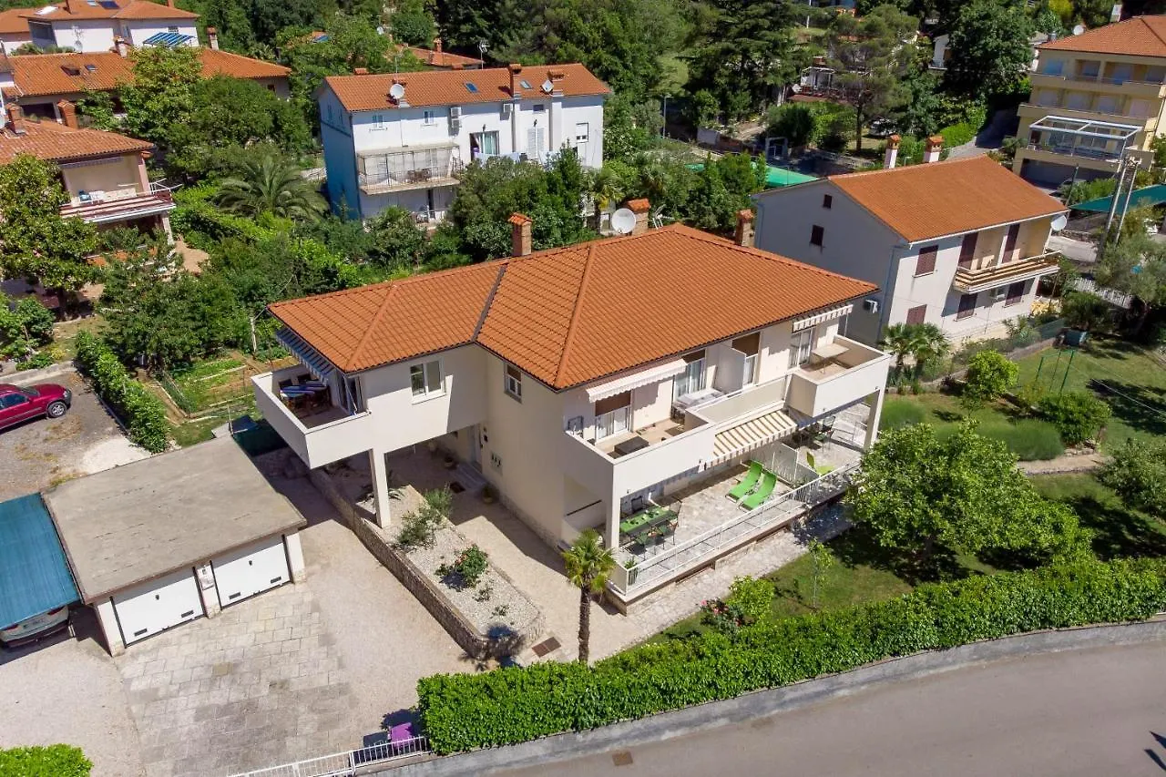 Apartments Rosovic J&C Mošćenička Draga