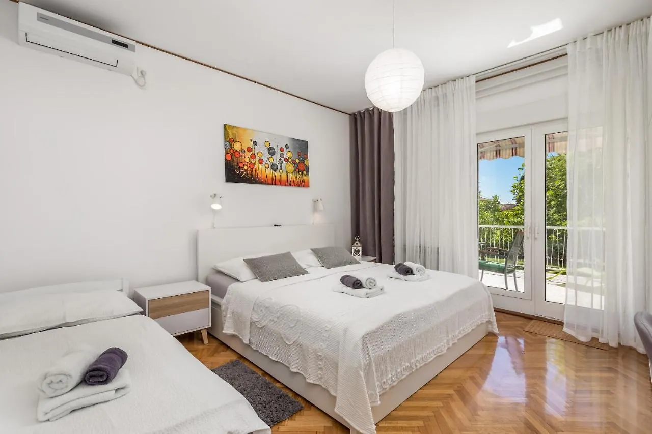 Apartments Rosovic J&C Mošćenička Draga