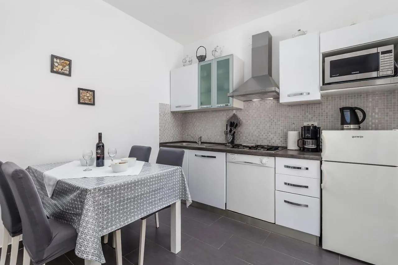 Apartments Rosovic J&C Mošćenička Draga
